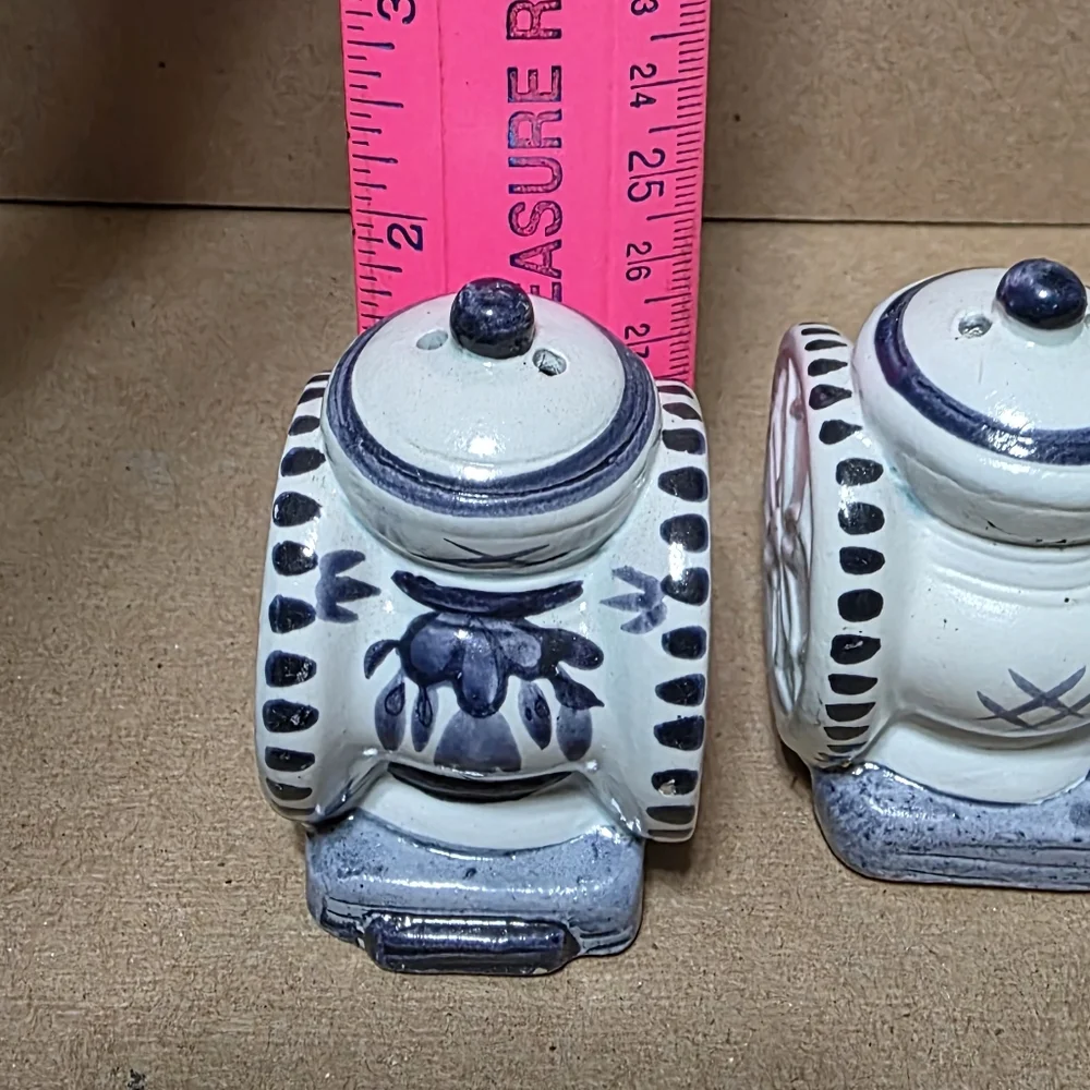 Vtg Coffee Grinder Salt And Pepper Shaker Set #152